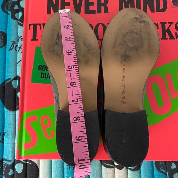 Adrienne Vittadini Neutral Gray Wingtip Brogue Oxford Slip On Loafers Sz 7 - Picture 5 of 14